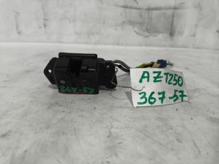Замок 5-й двери TOYOTA AVENSIS AZT250 1 ракурс