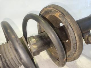 Стойка левая передняя TOYOTA HARRIER MCU10 5 ракурс