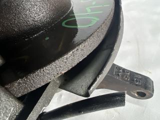 Ступица правая передняя MITSUBISHI MIRAGE CA1A 3 ракурс Ступица правая передняя MITSUBISHI MIRAGE CA1A 3 ракурс
