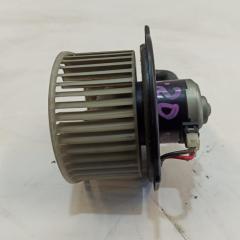 Мотор печки MAZDA BONGO FRIENDEE SGLW 4 ракурс Мотор печки MAZDA BONGO FRIENDEE SGLW 4 ракурс