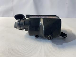 Корпус воздушного фильтра TOYOTA AQUA NHP10 2 ракурс