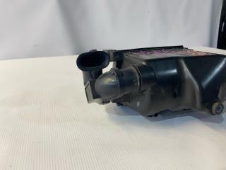 Корпус воздушного фильтра TOYOTA AQUA NHP10 4 ракурс