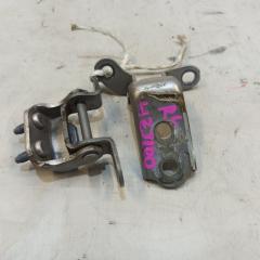Петля дверная левая задняя TOYOTA LAND CRUISER UZJ100 2 ракурс