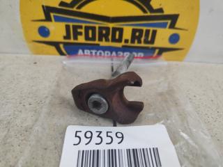 Запчасть кронштейн форсунки Land Rover Freelander 2007