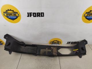 Дефлектор над радиатором Volvo V50 2009 контрактная Дефлектор над радиатором Volvo V50 2009