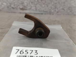 Запчасть кронштейн форсунки Hyundai Grand Starex 2008