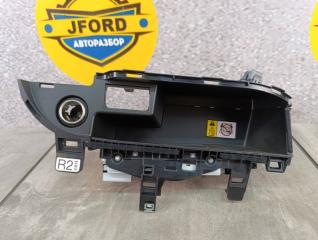 Беспроводная зарядка телефона Lexus RX450h 2020