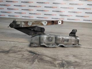 Фото запчасти петля капота правая Mercedes W203 2003 контрактная запчасть Запчасть петля капота правая Mercedes W203 2003