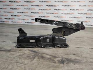 Фото запчасти петля капота левая Mercedes W203 2003 контрактная запчасть Запчасть петля капота левая Mercedes W203 2003