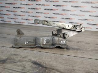 Фото запчасти петля капота левая Mercedes W203 2002 контрактная запчасть Запчасть петля капота левая Mercedes W203 2002