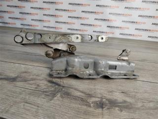 Фото запчасти петля капота правая Mercedes W203 2002 контрактная запчасть Запчасть петля капота правая Mercedes W203 2002