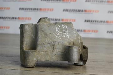 Запчасть кронштейн кпп Volkswagen Caddy 3 2009