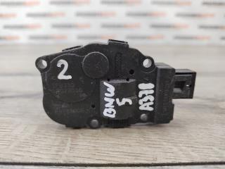 Запчасть моторчик заслонки печки Bmw 5 2010