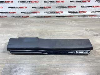Запчасть накладка на порог салона передняя правая Suzuki Grand Vitara 2012