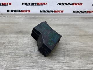Запчасть блок предохранителей под капот Mitsubishi Carisma 2003