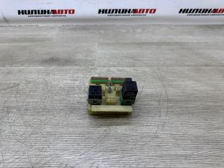 Запчасть блок предохранителей салон Mitsubishi Carisma 2003