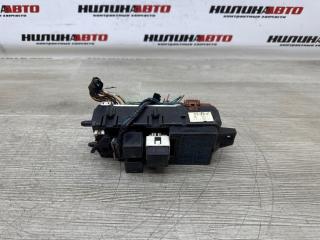 Запчасть блок предохранителей салон Mitsubishi Carisma 2003