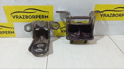 Петля двери задняя правая Nissan Pathfinder