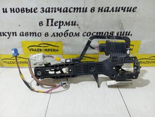 Кронштейн ручки двери передний правый Toyota Land Cruiser