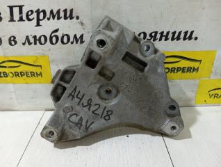 Фото запчасти кронштейн генератора Volkswagen Golf 6 Б/У запчасть Запчасть кронштейн генератора Volkswagen Golf 6