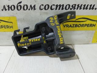 Запчасть кронштейн форсунки омывателя правый Renault Megane 3