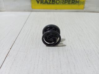 Запчасть клипса (пистон) VOLKSWAGEN POLO 2011