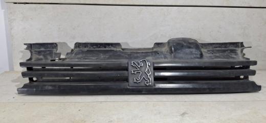 Запчасть решетка радиатора Peugeot 405