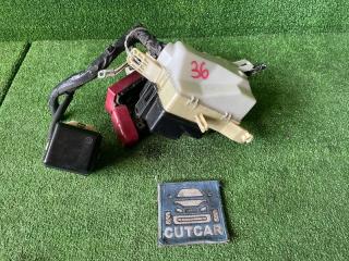 Запчасть блок предохранителей под капот TOYOTA IST 2004