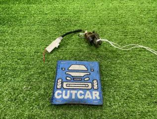 Запчасть петля замка двери задняя TOYOTA CRESTA 1996