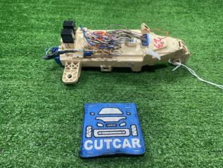 Запчасть блок предохранителей салонный TOYOTA PROGRES 2000