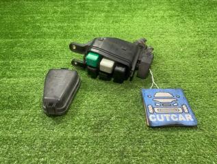 Запчасть блок предохранителей под капот TOYOTA PROGRES 2000