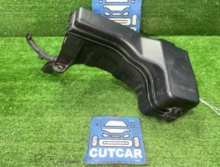 Фото запчасти блок предохранителей под капот TOYOTA MARK II 2003 контрактная запчасть Запчасть блок предохранителей под капот TOYOTA MARK II 2003