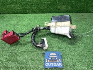 Запчасть блок предохранителей под капот TOYOTA PORTE