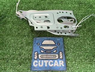 Запчасть крепление магнитофона TOYOTA MARK II 1998