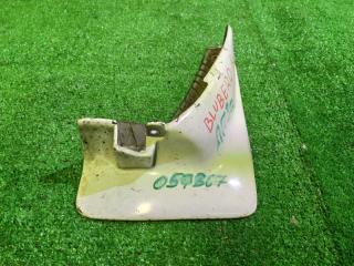 Брызговик задний правый NISSAN BLUEBIRD