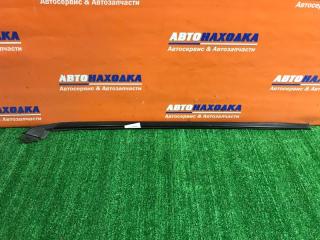 Молдинг лобового стекла правый TOYOTA VOXY 2001-2004