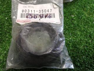 Сальник привода левый TOYOTA новая Сальник привода левый TOYOTA