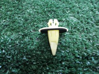 Клипса TOYOTA новая Клипса TOYOTA