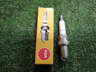 Свеча зажигания новая Свеча зажигания