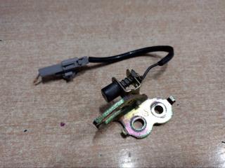 Кронштейн багажника задний TOYOTA CARINA контрактная Кронштейн багажника задний TOYOTA CARINA