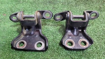 Петля двери задняя правая NISSAN BLUEBIRD 04.1994