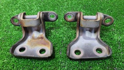 Петля двери передняя левая NISSAN BLUEBIRD 04.1994