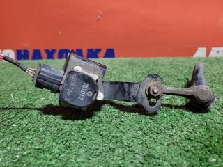 Датчик высоты дорожного просвета задний TOYOTA SIENTA 2015-2022