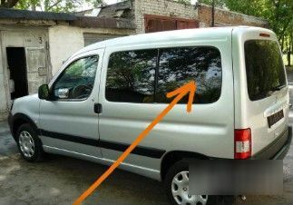 Запчасть стекло заднее левое Peugeot Partner 2008-2012