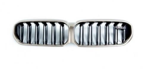 Запчасть решетка радиатора передняя BMW 5