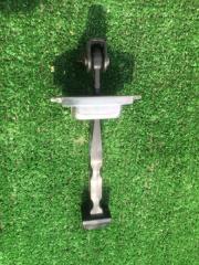 Фото запчасти ограничитель двери передний левый Nissan Note 2012 контрактная запчасть Запчасть ограничитель двери передний левый Nissan Note 2012