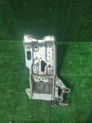 Фото запчасти крепление Toyota Aqua 2012 контрактная запчасть Запчасть крепление Toyota Aqua 2012