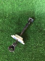 Фото запчасти ограничитель двери задний правый Nissan Note 2013 контрактная запчасть Запчасть ограничитель двери задний правый Nissan Note 2013