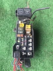 Фото запчасти блок предохранителей под капот TOYOTA PRADO контрактная запчасть Запчасть блок предохранителей под капот TOYOTA PRADO