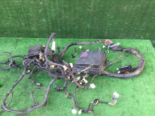 Проводка под капотом Mitsubishi Outlander 2007